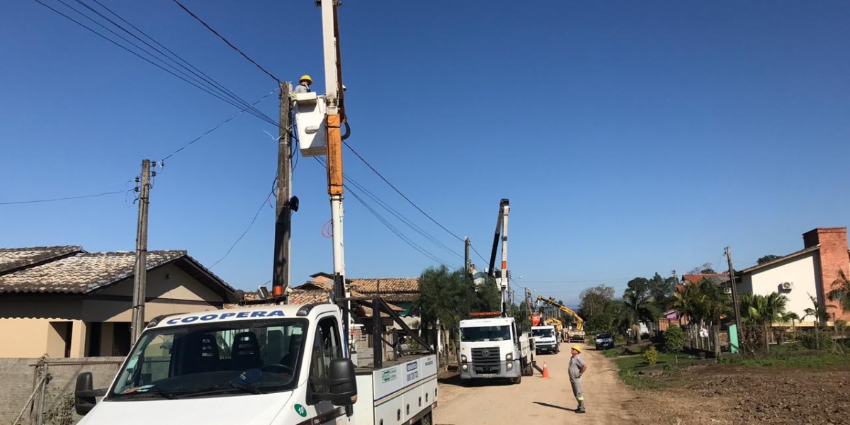 COOPERA realiza desligamento para melhoria no bairro Saturno