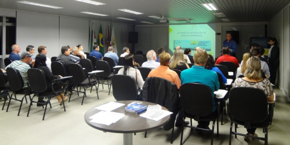 COOPERA realiza reunião de integração com novos cooperados