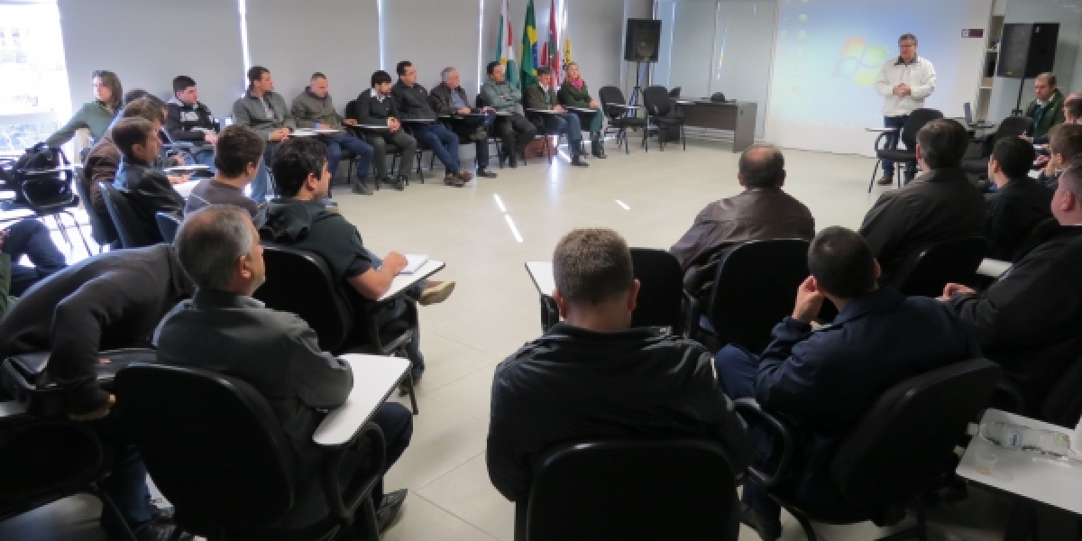 COOPERA sedia encontro da FECOERUSC