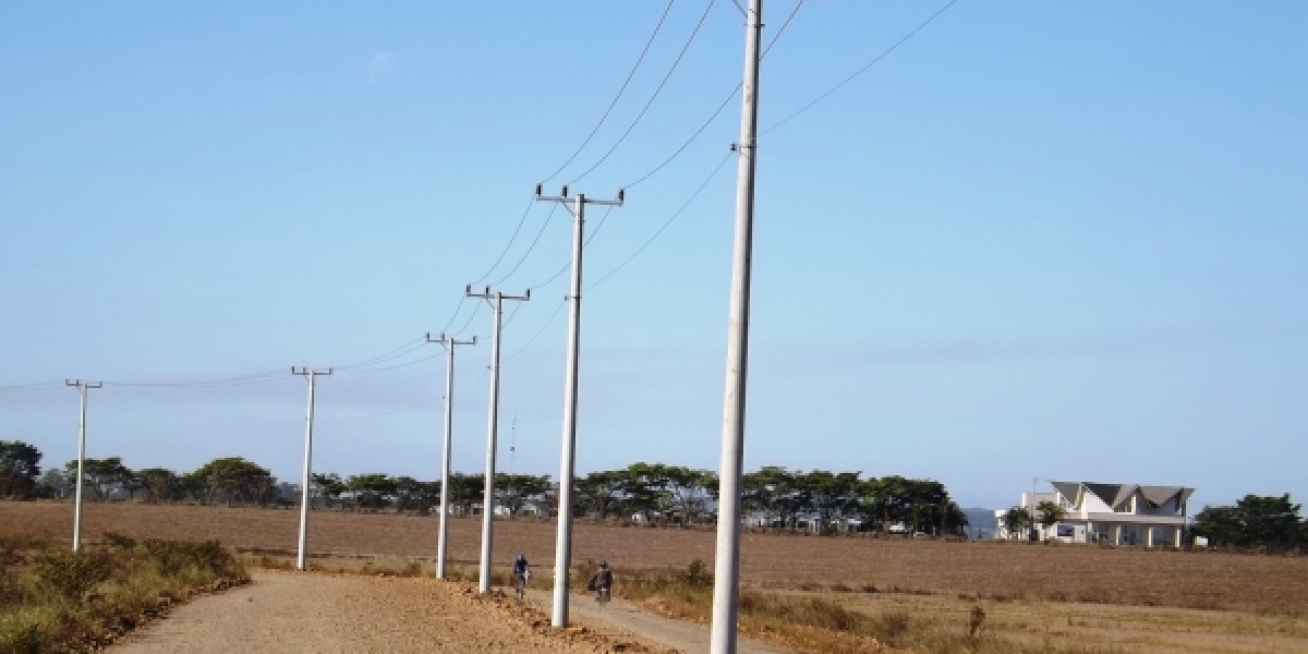 COOPERA amplia alimentador em Forquilhinha