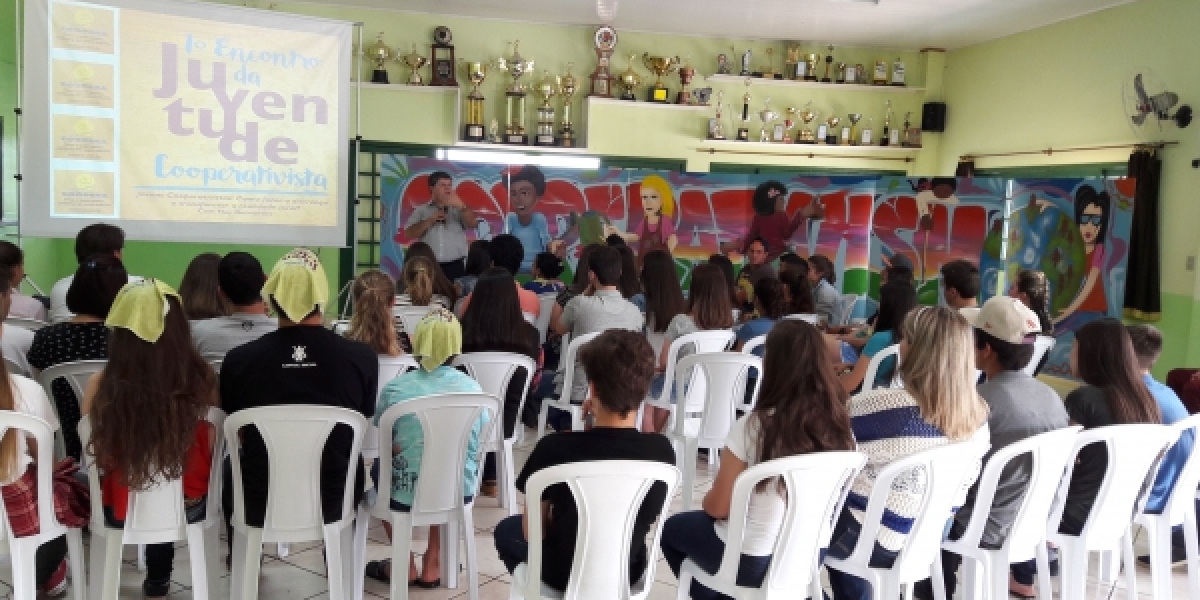 Arte e motivação marcaram o 1º Encontro da Juventude Cooperativista
