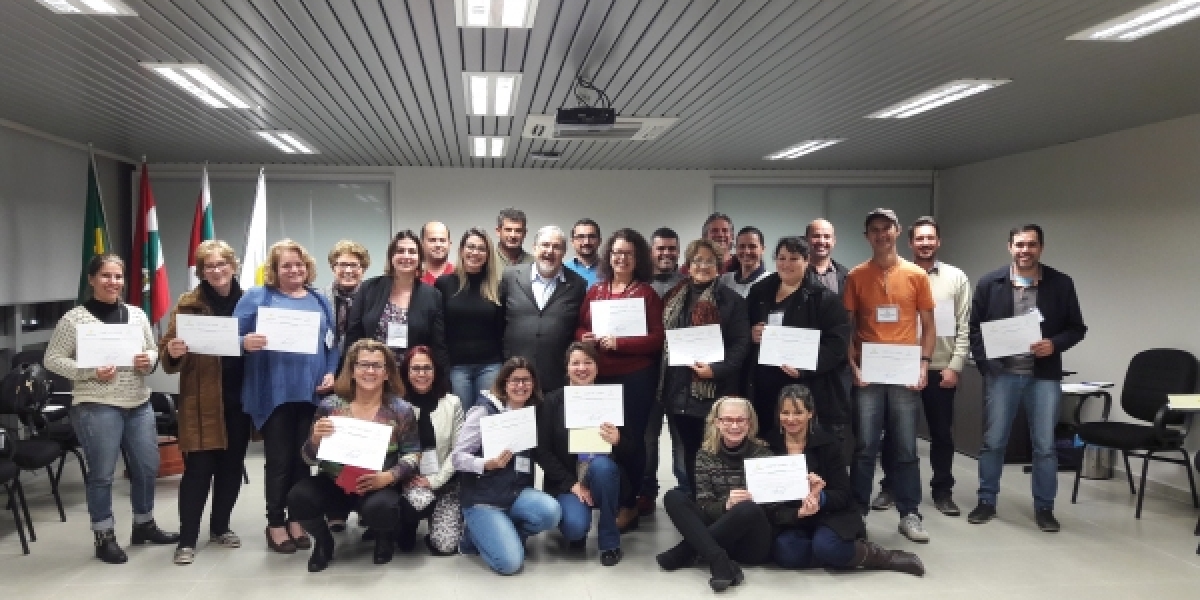 Núcleo Educativo Cooperativo (NEC) é formado pela COOPERA