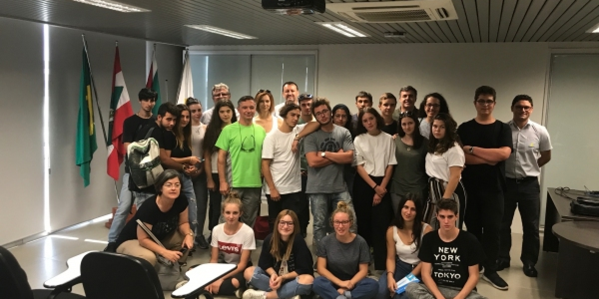 COOPERA recebe estudantes e professores italianos