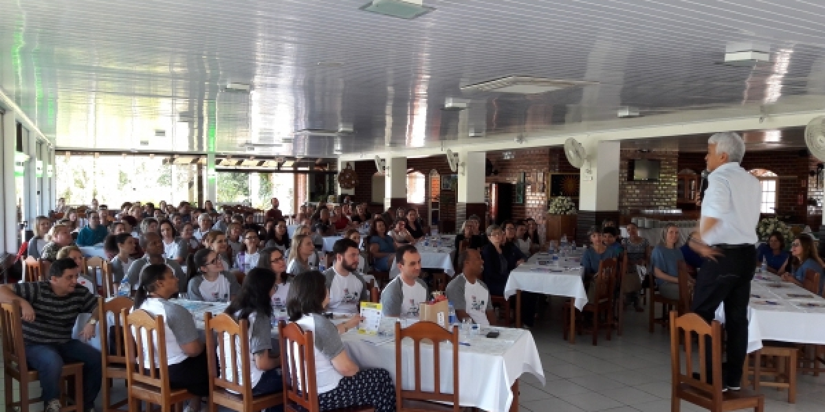 Professores do COOPERJOVEM participam de palestra oferecida pela COOPERA