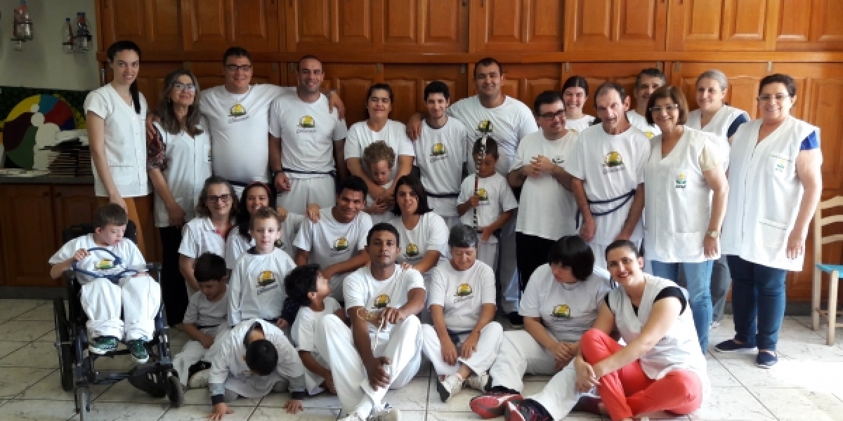 Alunos da APAE de Forquilhinha são graduados no Projeto Capoeiração