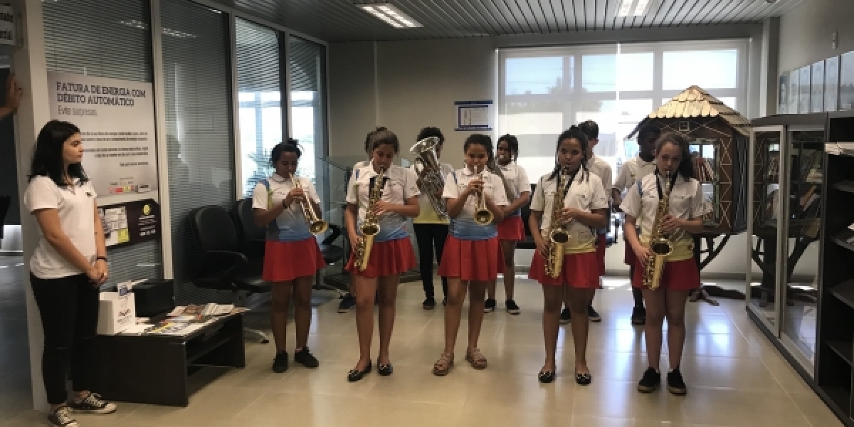 Crianças do Bairro da Juventude se apresentam na COOPERA