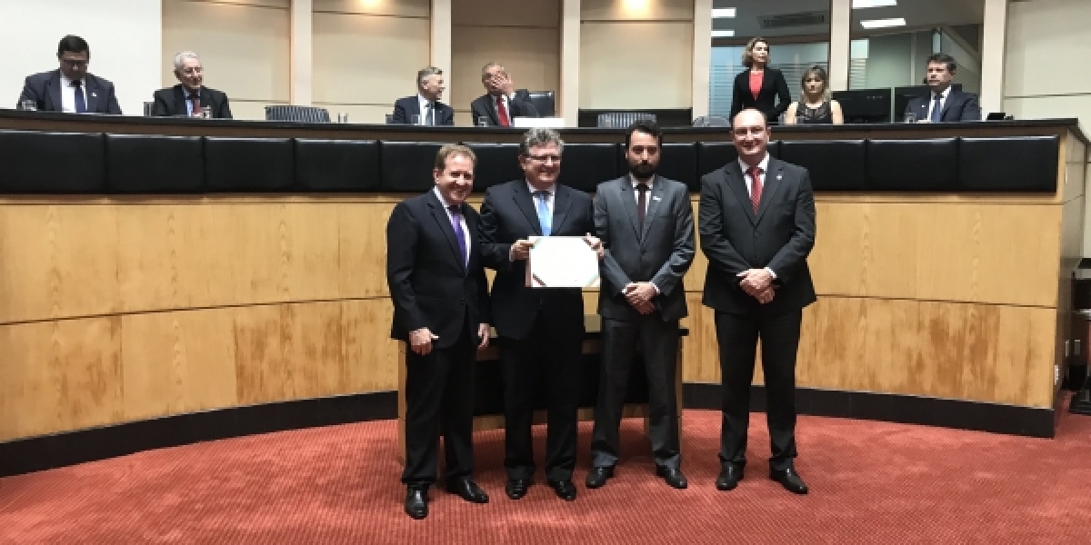 COOPERA recebe Certificação de Responsabilidade Social da ALESC