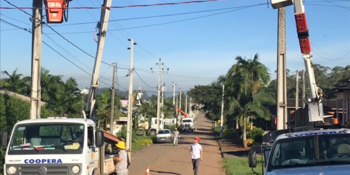 COOPERA reforma rede no Bairro Santa Cruz
