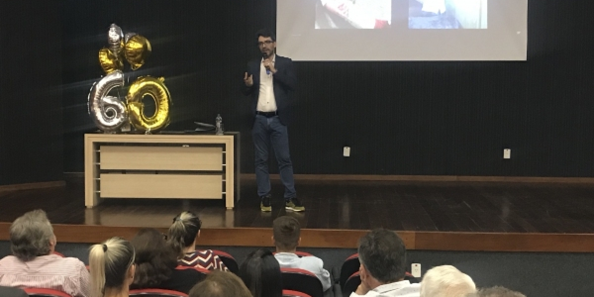 Palestra com Luís Rasquilha reúne cooperados em Forquilhinha