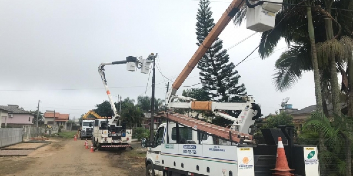 COOPERA reforma rede dos loteamentos Califórnia e Atlanta em Forquilhinha