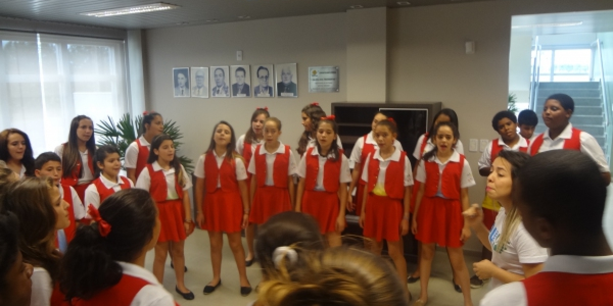 Coral do Bairro da Juventude se apresenta na COOPERA