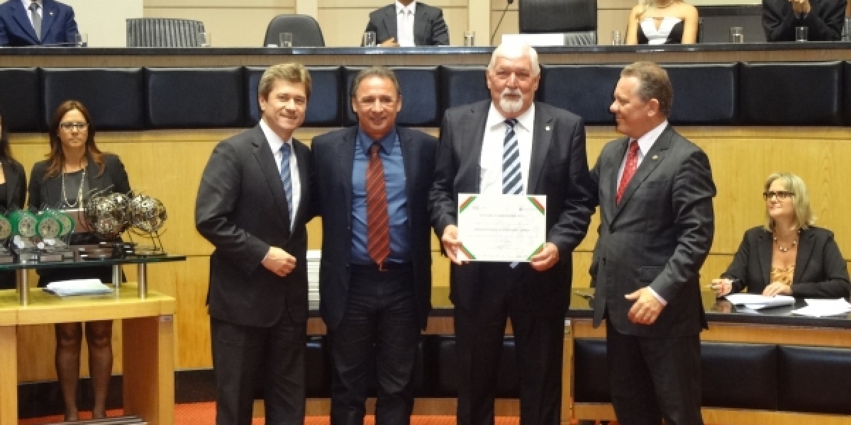COOPERA recebe Premio de Responsabilidade Social da Assembleia Legislativa
