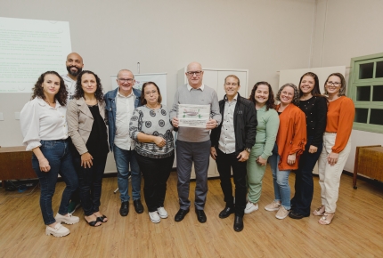 Centro de Educação Infantil Comunitário apoiado pela Coopera lança livro contando a sua história e projeto pedagógico