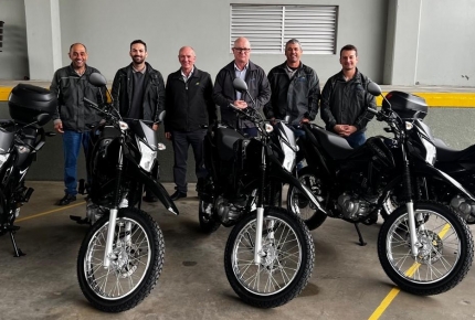 Novas motocicletas para serviço de leitura