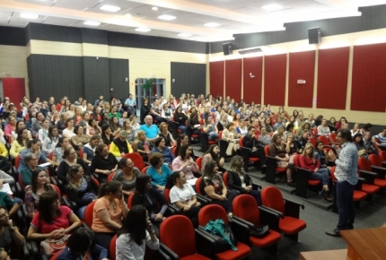 COOPERA: Professores participam de palestra com Max Haetinger