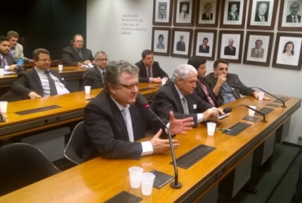 Em Brasília presidente da COOPERA defende subsídios as cooperativas de energia