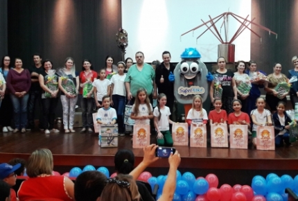  Participantes do projeto Revistinha do SuperXoke são premiados