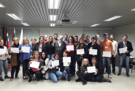 Núcleo Educativo Cooperativo (NEC) é formado pela COOPERA