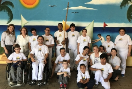 Projeto Capoeiração gradua alunos na APAE de Nova Veneza