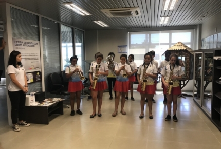 Crianças do Bairro da Juventude se apresentam na COOPERA