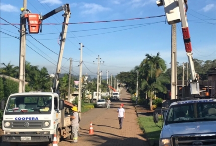 COOPERA reforma rede no Bairro Santa Cruz