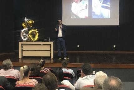 Palestra com Luís Rasquilha reúne cooperados em Forquilhinha
