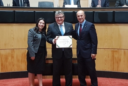 COOPERA recebe Certificado de Responsabilidade Social da ALESC