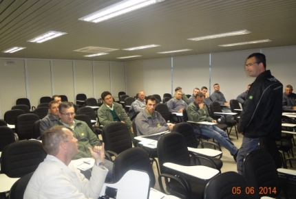 Colaboradores participam de capacitação da NR 10