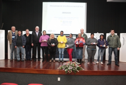  Famílias de baixa renda são beneficiadas  pelo Programa de Eficiência Energética da COOPERA